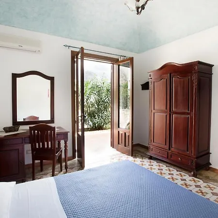 Cala Di Ponente 2* كاستيلوزو