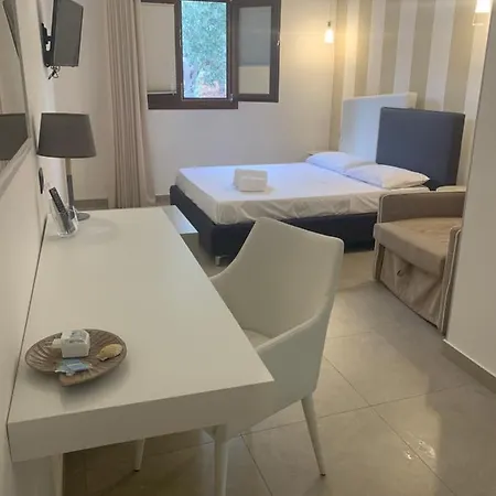 Cala Di Ponente 2* كاستيلوزو