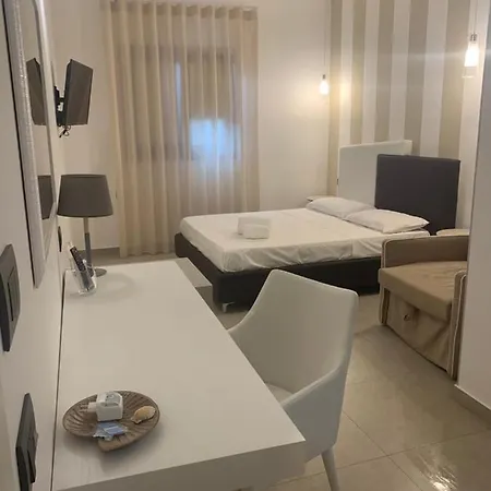 Cala Di Ponente فندق كاستيلوزو