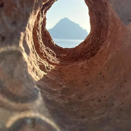 فندق Cala Di Ponente كاستيلوزو