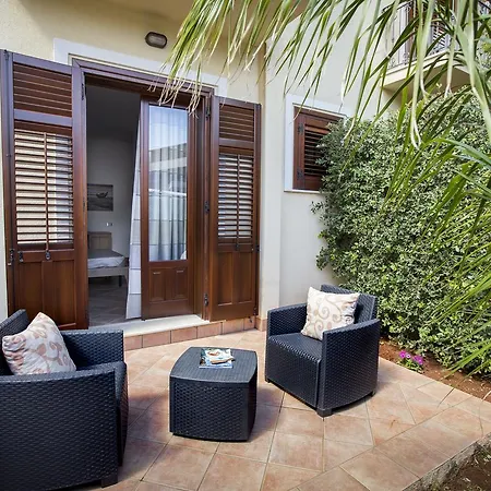 Cala Di Ponente Hotell 2*