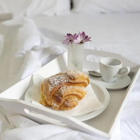 Cala Di Ponente كاستيلوزو