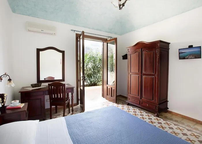 Cala Di Ponente 2* 卡斯泰卢佐