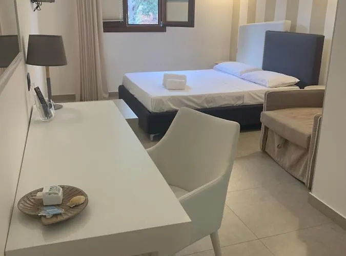 Cala Di Ponente 2* 卡斯泰卢佐