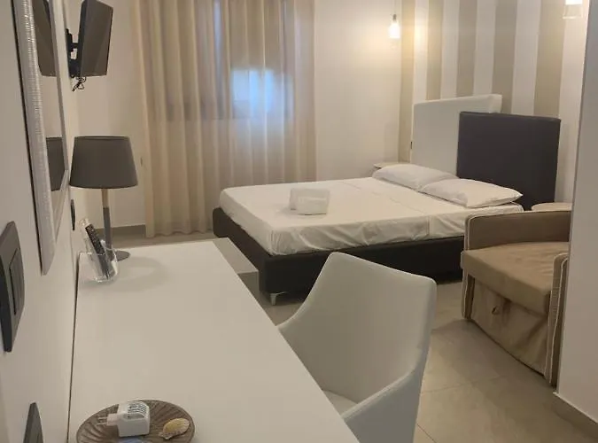 Cala Di Ponente 酒店 卡斯泰卢佐