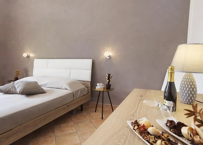 Cala Di Ponente 2* 卡斯泰卢佐