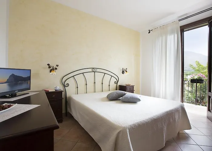 Cala Di Ponente 酒店 卡斯泰卢佐