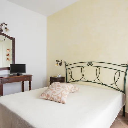 Cala Di Ponente Hotel 2*