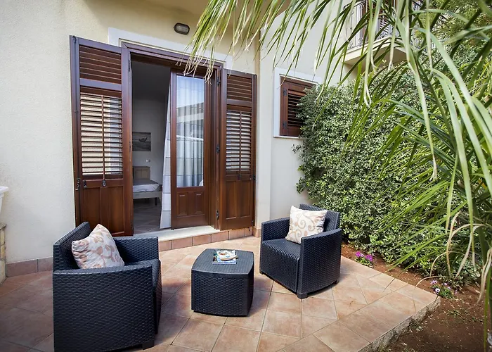 Cala Di Ponente Hotell 2*