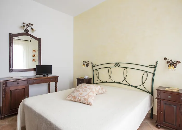 Cala Di Ponente Hotel 2*