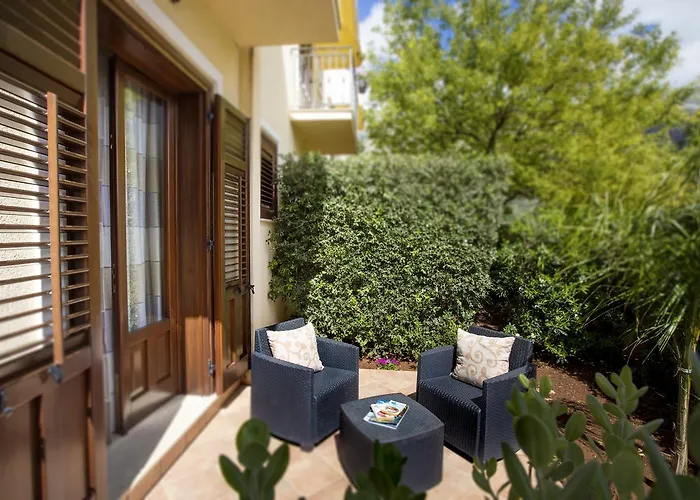 Cala Di Ponente Hotel 2*